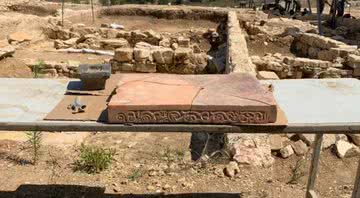 A mesa de pedra encontrada em Beit El - Divulgação/Cogat Spokesperson's office