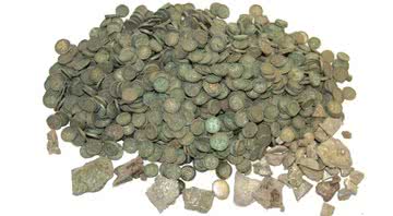 Moedas de denário encontradas com pepitas de prata - Adam Kędzierski