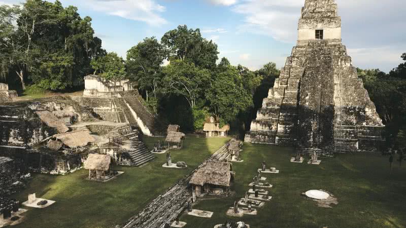Cidade de Tikal, antigamente habitada pelos maias, localizada na atual Guatemala - Wikimedia commons