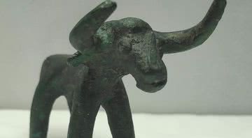 A estatueta de touro descoberta na Grécia - Divulgação/Ministério da Cultura da Grécia
