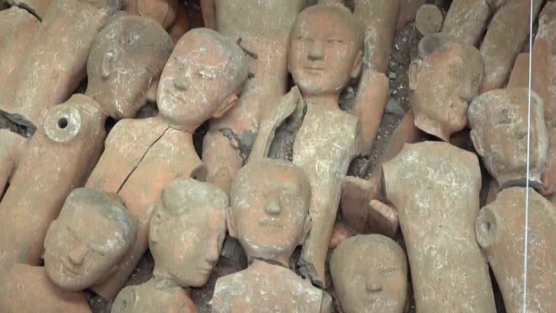 Figuras de cerâmica encontradas na tumba do imperador Wen