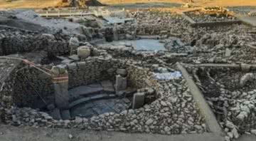 Imagem de Karahantepe, sítio arqueológico localizado na Turquia - Divulgação/Youtube/Ancient Architects