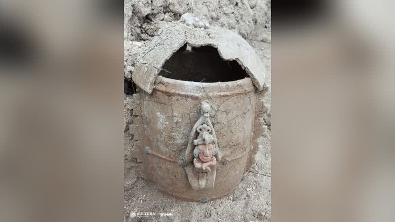 Urna funerária com representação do deus maia do milho - Divulgação/Instituto Nacional de Antropologia e História (INAH)
