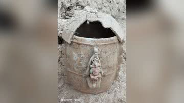 Urna funerária com representação do deus maia do milho - Divulgação/Instituto Nacional de Antropologia e História (INAH)