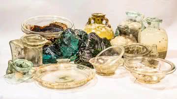 Antigos artefatos de vidro descobertos no local do naufrágio do Capo Corso 2 - Reprodução/Facebook/Patrimonio Subacqueo