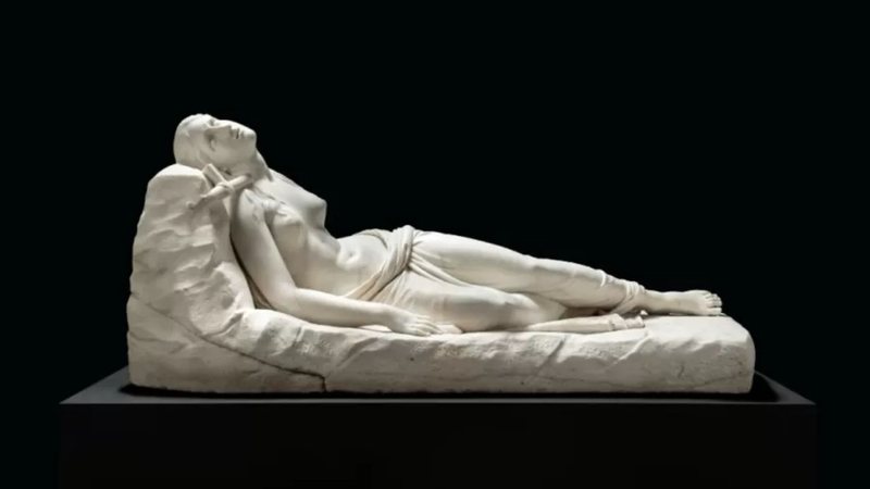 Estátua de Maria Madalena reclinada por Antonio Canova