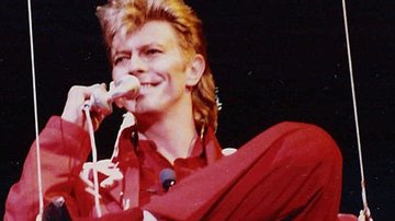 David Bowie, cantor de rock britânico também conhecido como 'Camaleão do Rock' - Foto por Jo Atmon pelo Wikimedia Commons