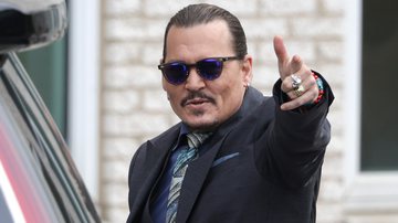 Johnny Depp saindo de tribunal, em processo entre ele e a atriz e sua ex-esposa, Amber Heard - Getty Images