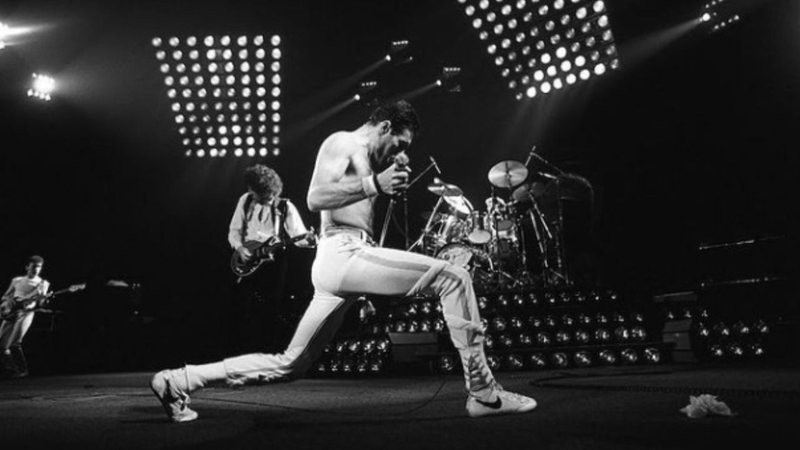 Freddie Mercury em show do Queen - Instagram/@officialqueenmusic/Neal Preston