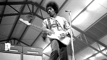 Jimi Hendrix, lendário guitarrista estadunidense - Domínio Público via Wikimedia Commons