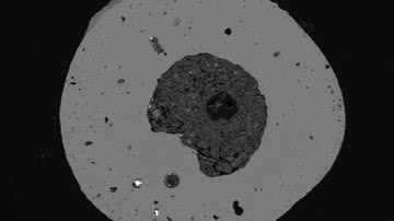Esférula (esfera de pequeno tamanho) de óxido de ferro deixada pelo meteorito, também comum em outras crateras de impacto, contém um número grande de microdiamantes - Divulgação/Frank Brenker/Universidade Goethe de Frankfurt