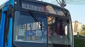 Ônibus com letreiro "Aceitamos Xerecard" - Divulgação / Redes sociais