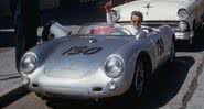 Fotografia de James Dean em seu amado carro - Divulgação/Youtube