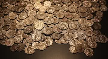 Imagem meramente ilustrativa de antigas moedas romanas - Divulgação/Pixabay
