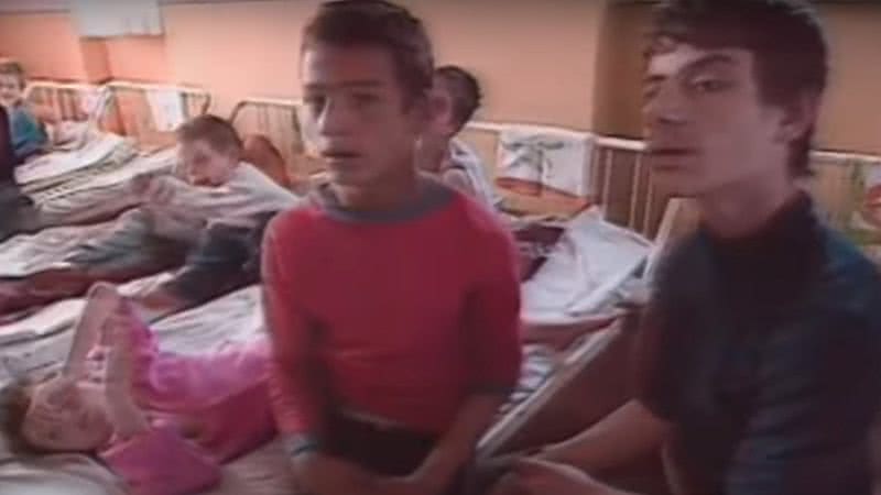 Crianças em orfanato - Divulgação/ Youtube