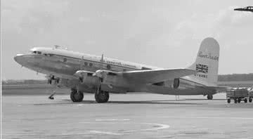 Modelo Avro 688 Super Trader 4B, o mesmo usado no voo - Wikimedia Commons