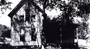 A casa que foi palco dos homicídios - Wikimedia Commons