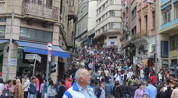 Fotografia mostrando a 25 de março - Wikimedia Commons/C.araujo26