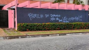 Fotografia da residência vandalizada - Divulgação/ Arthur Urso