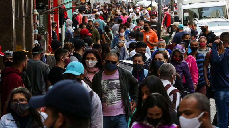 Pessoas em São Paulo durante pandemia em 2020 - Getty Images