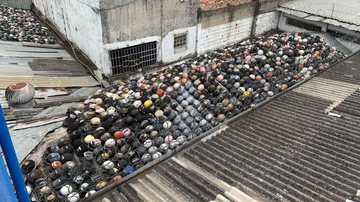 'Cemitério de capacetes' em telhado de SP - Divulgação / Polícia Civil