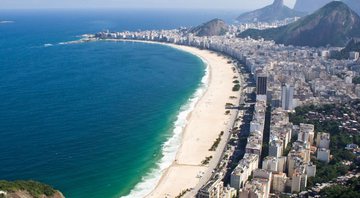Imóveis próximos à praia de Copacabana, no Rio de Janeiro - Divulgação/Wikimedia Commons/bisonlux