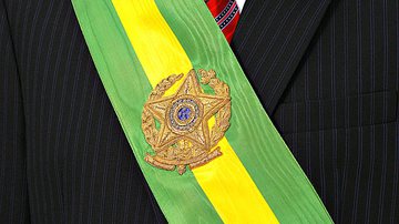 Fotografia em plano detalhe de faixa presidencial - Presidência da República/Domínio Público