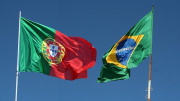 Montagem com as bandeiras do Brasil e Portugal hasteadas - Imagens de Gleidiçon Rodrigues e de Norbert por Pixabay