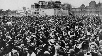 Multidão na esplanada do Castelo, em março de 1930 - Divulgação / FGV