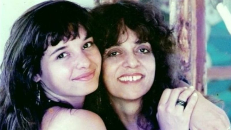 Daniella Perez e sua mãe, a autora Glória Perez