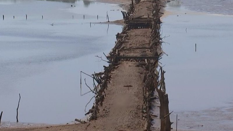 Seca no rio Grande revela ponte antiga - Divulgação / TV TEM