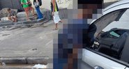 Homem morto encostado em carro - Divulgação/Redes Sociais/Santos Cidade