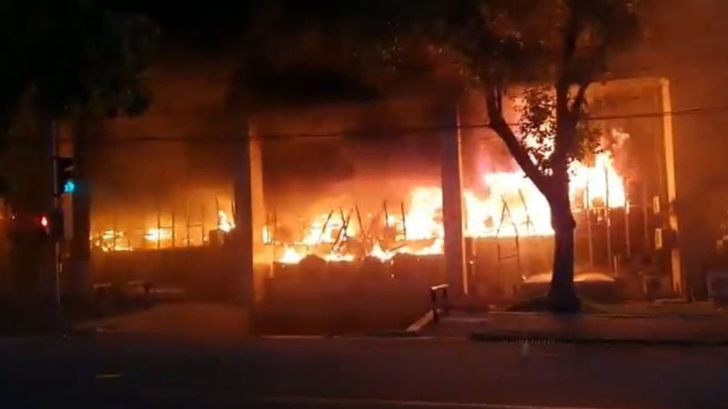 Tribunal de Justiça do Ceará pegando fogo - Divulgação/G1/Arquivo Pessoal