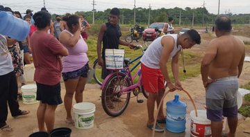 Pessoas procurando por água potável no Macapá - Divulgação / Jorge Júnior/ Rede Amazônica