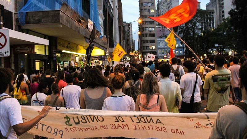 Protesto contra o aumento das tarifas de ônibus em Porto Alegre - Wikimedia Commons