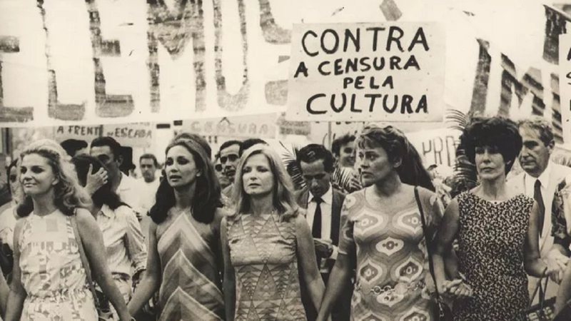 Tônia Carreiro, Eva Wilma, Odete Lara, Norma Benghel e Cacilda Becker em protesto contra a censura artística - Arquivo Nacional