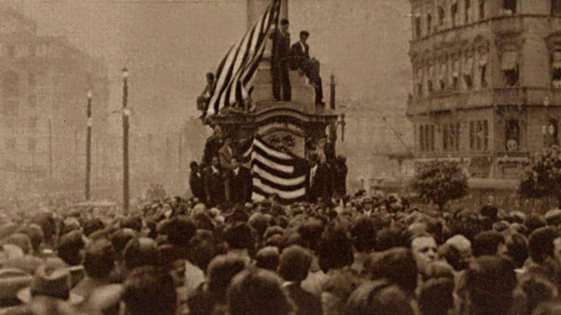 Protesto na Praça do Patriarca, em maio de 1932 - Revista A Cigarra / Domínio Público, via Wikimedia Commons