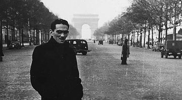 Samuel Wainer durante viagem à Paris após a Segunda Guerra Mundial - Divulgação/Twitter/karlamonteiro05/04.09.2020
