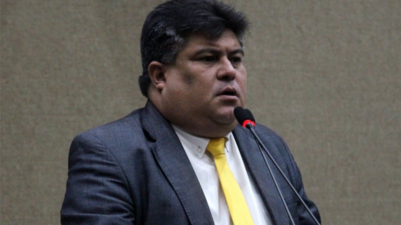 Vereador David Reis em palanque na Câmara - Robervaldo Rocha Dircom / Câmara Municipal de Manaus
