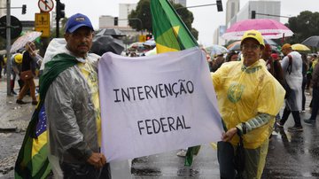 Apoiadores do Bolsonaro em manifestações em oposição ao resultado das eleições de 2022 - Getty Images