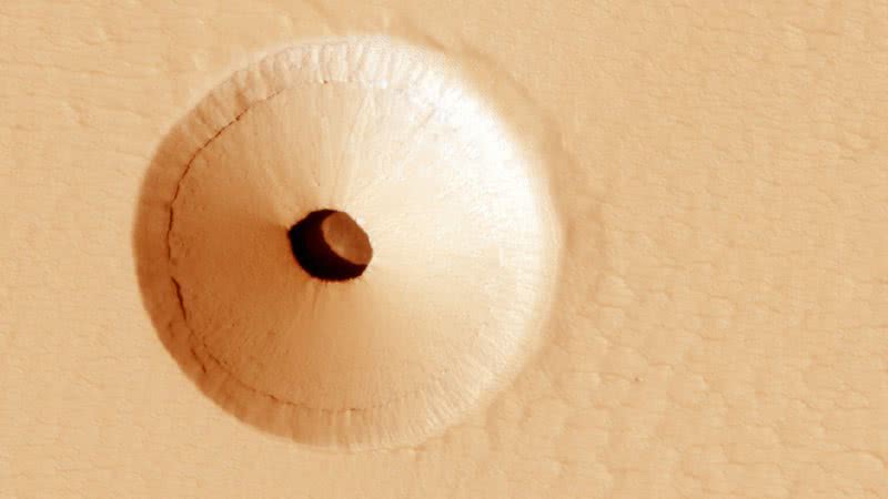 Foto do buraco misterioso na superfície de Marte - NASA