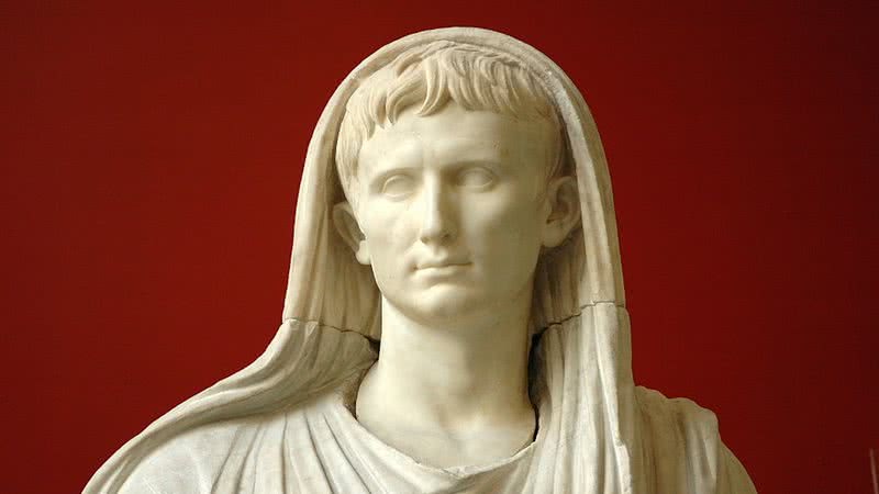 Augusto retratado como Pontifex Maximus - Getty Images