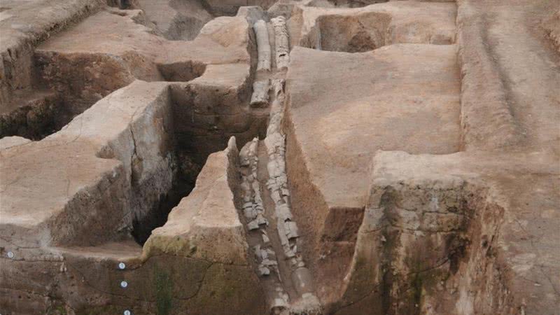 Canos de argila descobertos por arqueólogos chineses - Divulgação