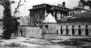 Visão do exterior do bunker de Hitler - Wikimedia Commons