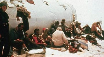 Sobreviventes próximo ao acidente na cordilheira dos Andes - Wikimedia Commons