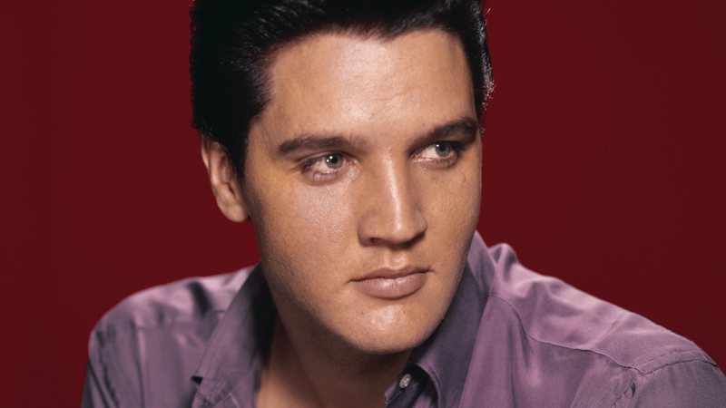 Retrato fotográfico de Elvis Presley, em 1956