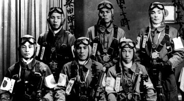 Kamikazes posam para foto durante a Segunda Guerra - Getty Images