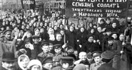 Mulheres russas em protesto, em 8 de março de 1917 - Wikimedia Commons