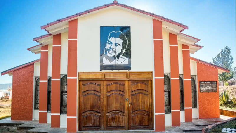 Memorial onde o corpo de Guevara foi encontrado
