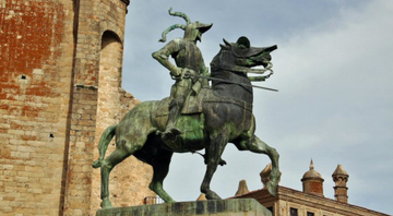 Estátua de Francisco Pizarro em Trujillo, Espanha - Reprodução